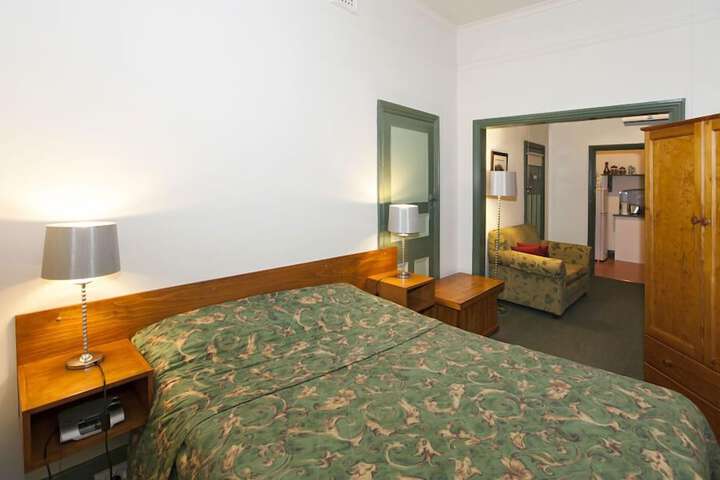 Room 6 of 18
