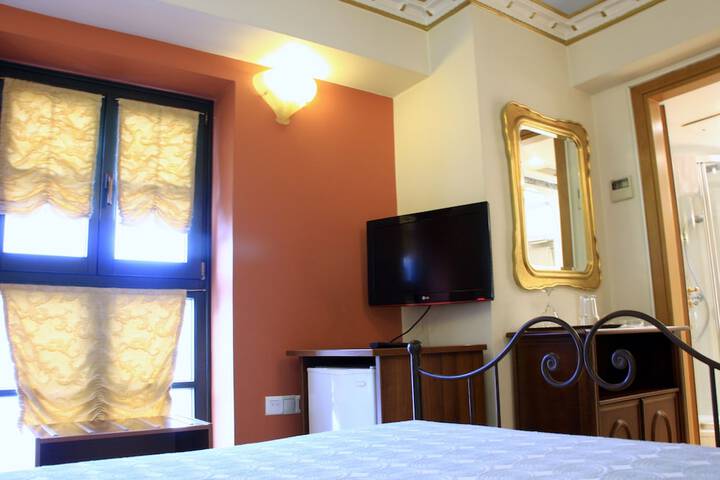Room 6 of 23