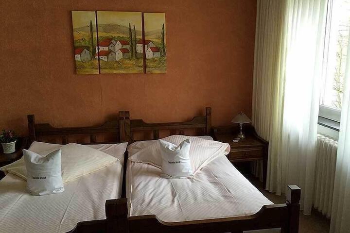 Room 4 of 48