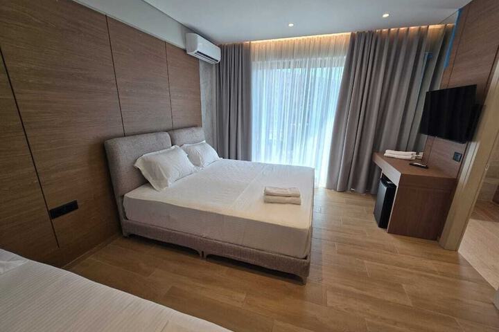 Room 48 of 77