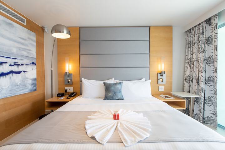 Room 18 of 100