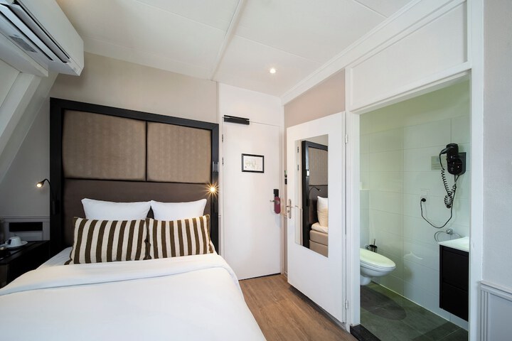 Room 49 of 81
