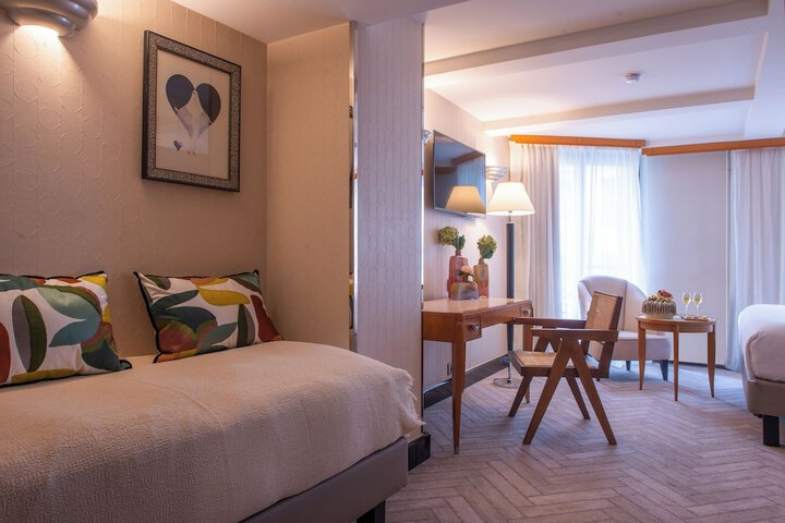 Room 25 of 46
