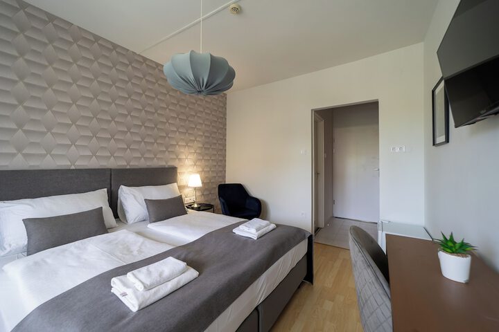 Room 6 of 60
