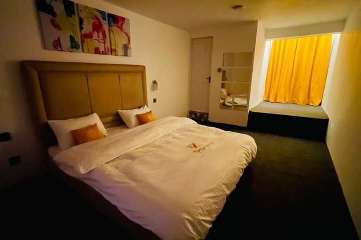 Room 14 of 25