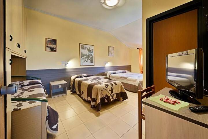 Room 3 of 31