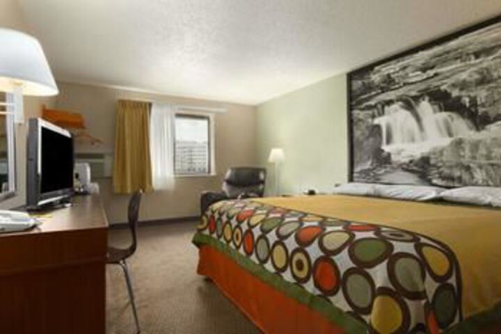 Room 7 of 18