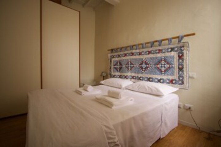 Room 12 of 16