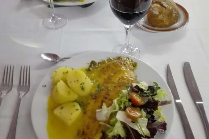 Dining 8 of 21