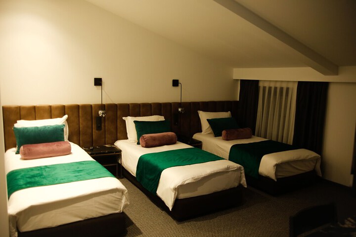 Room 5 of 48