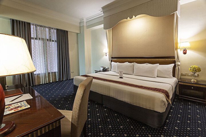 Room 10 of 36