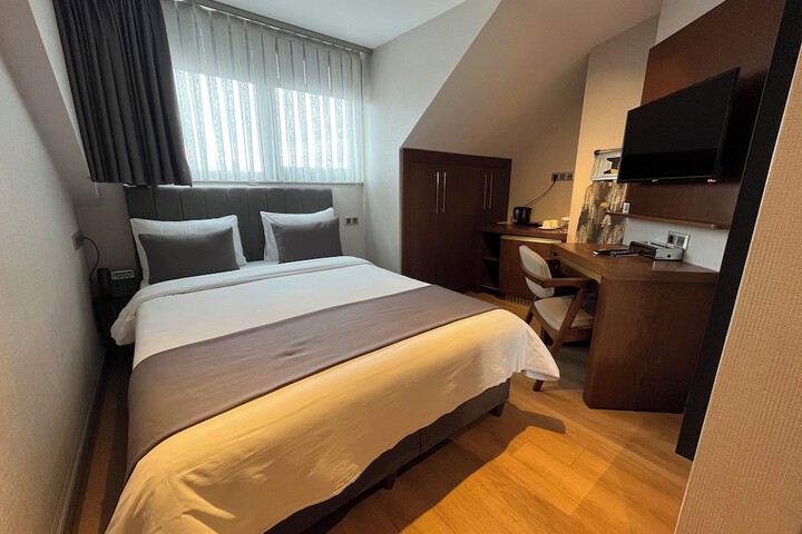 Room 73 of 129