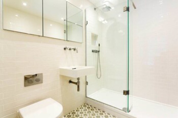 Room 4 of 16