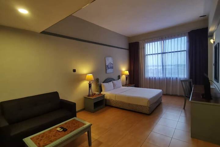Room 5 of 11