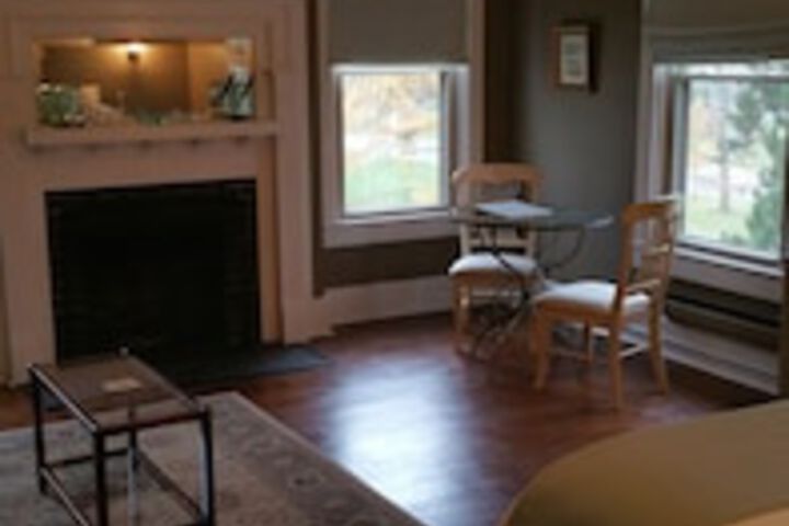 Room 103 of 198