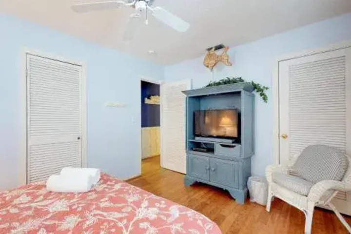 Sandys Getaway by RedAwning