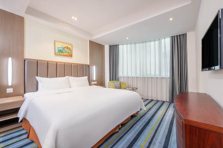 Room 3 of 86