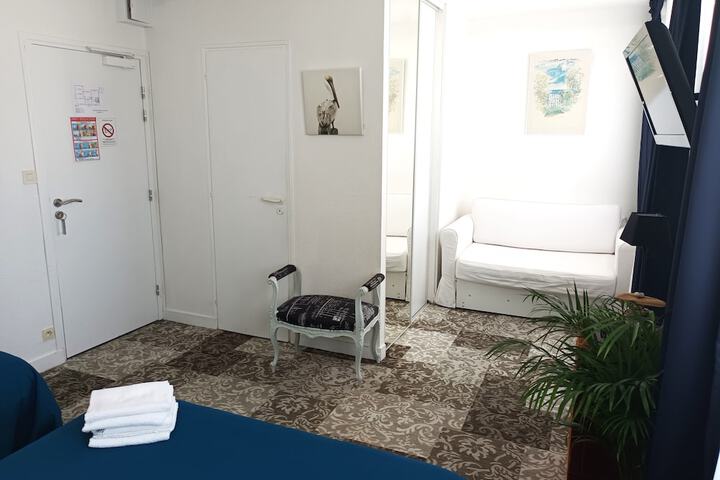 Room 32 of 45