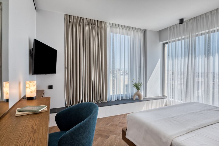 Room 14 of 76