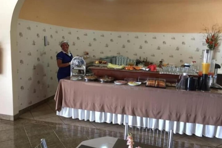 Dining 16 of 25
