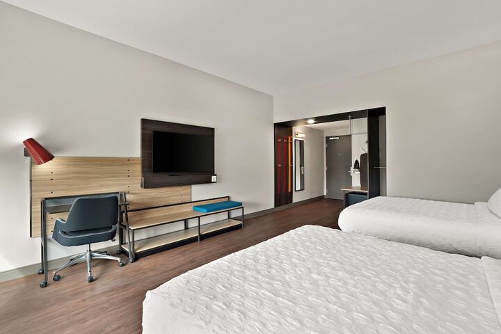 2 Queen Beds (2 of 7)