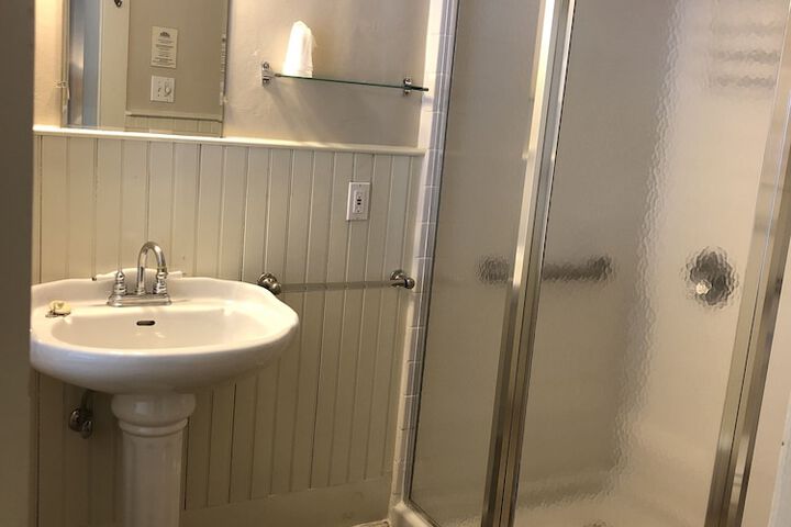Deluxe King Bed (6 of 16)