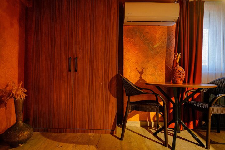 Room 34 of 244