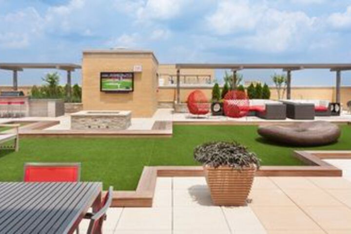 Hotel Exterior 7 of 28