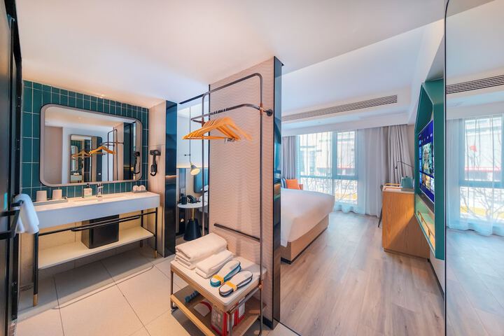 Room 17 of 39
