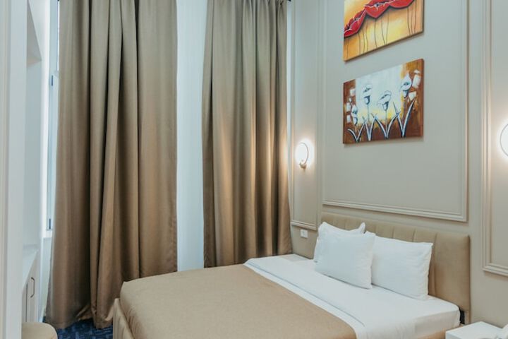 Room 5 of 37