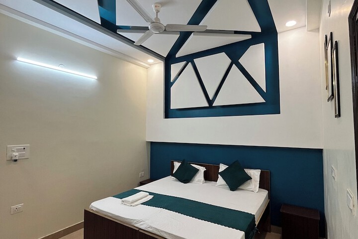 Room 5 of 14