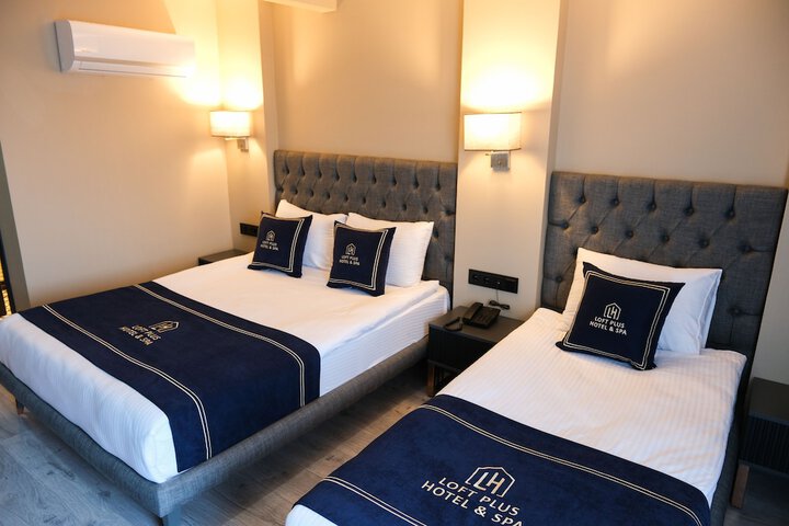 Room 32 of 46