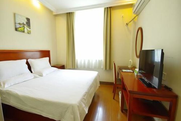 Room 2 of 23