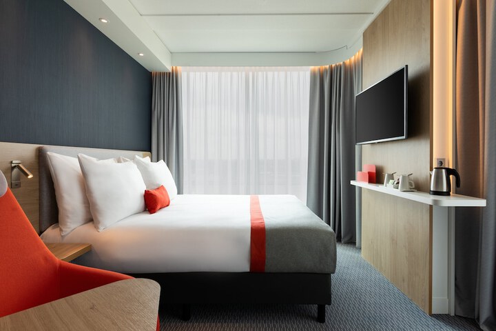 Room 3 of 41