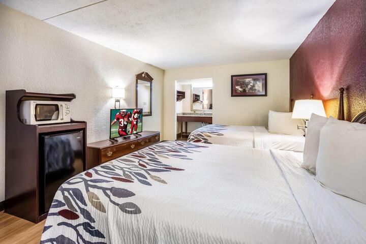 Deluxe 2 Queen Beds (6 of 10)