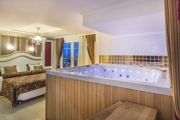 Hot Tub 20 of 141