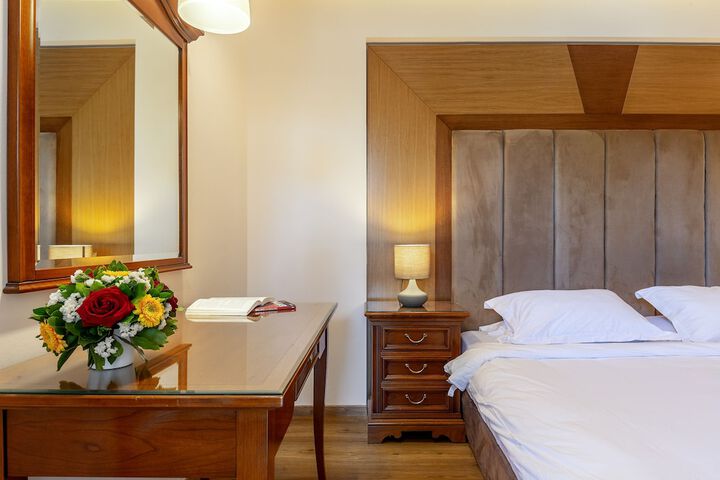 Room 13 of 30