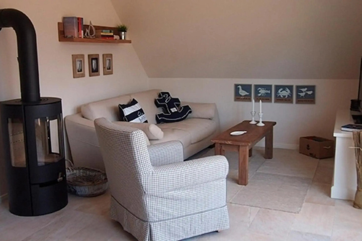 Room 6 of 12