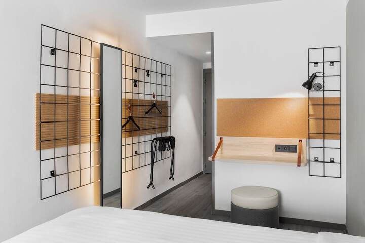 Room 14 of 207
