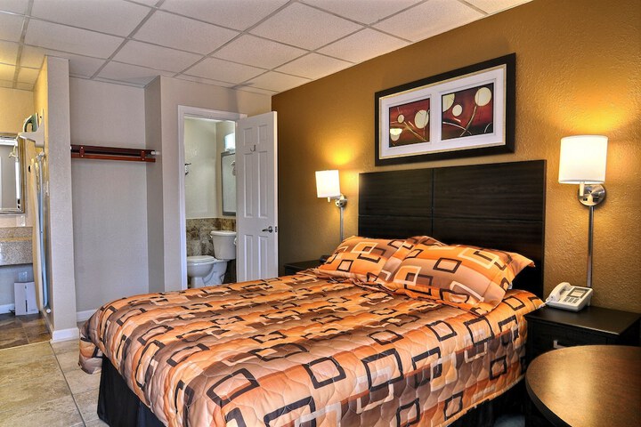 Room 2 of 34