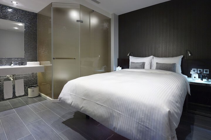 Room 11 of 36