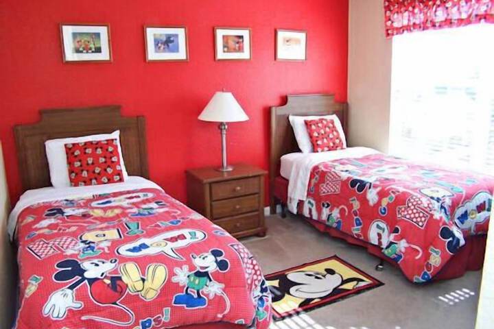 Room 5 of 32