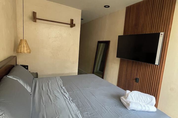 Room 6 of 38