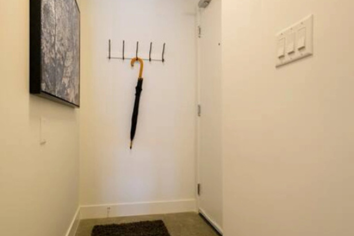 Pender Modern Studio on the Edge of Downtown Chinatown