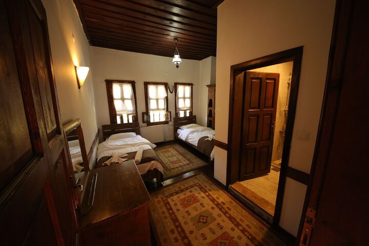 Room 10 of 20