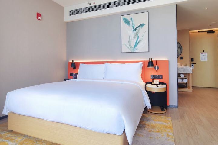 Room 12 of 67