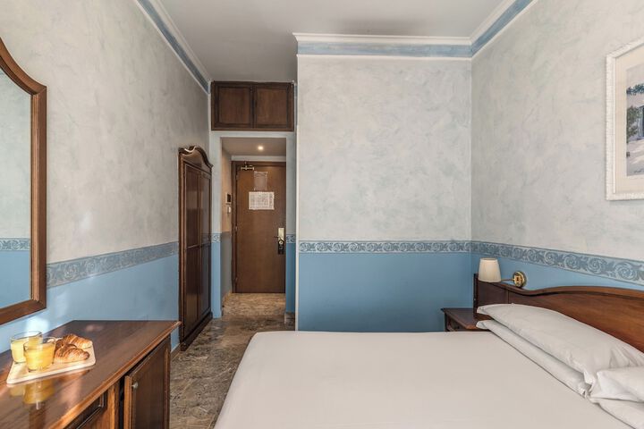 Room 46 of 76
