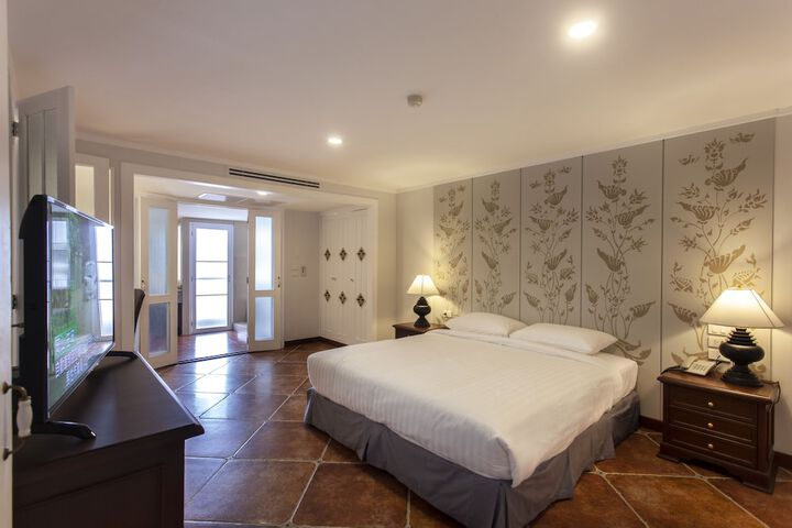 Room 9 of 49