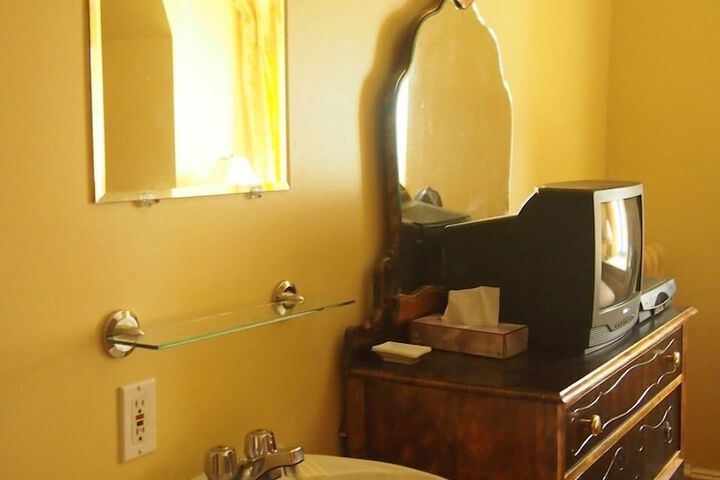 Room 33 of 39