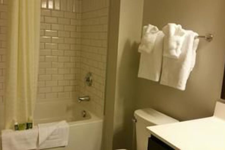 Room 3 of 28